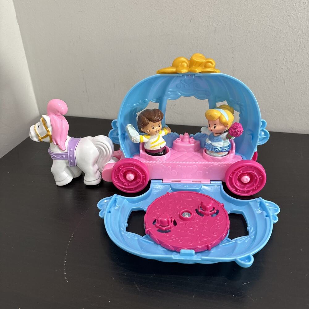 Fisher Price Little People Cinderella Dancing Carriage w/ 2 Figures **READ DESCR